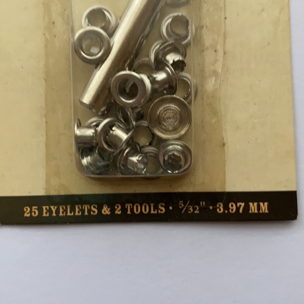 2011 Sew-ology Fastener 25 eyelets 2 tools 5/32 inch 3.97mm 759779 - Picture 3 of 7